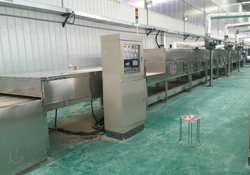 有關微波木材(cái)烘幹設備幾個小問題 有(yǒu)關微波木材烘幹設(shè)備幾個小問題