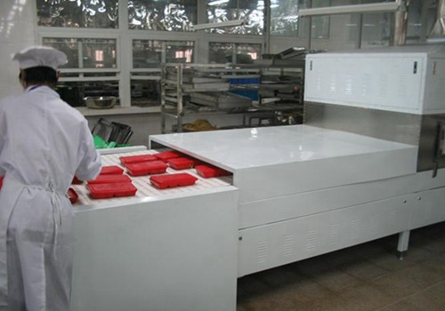 微波快餐盒饭杀菌回温设备 微(wēi)波快餐盒饭杀菌回温设备